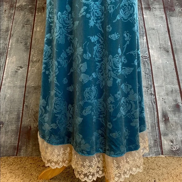 Lait Collection NWT Gwyneth Lace Velvet Maxi Dress in Lake Blue Large Coquette - Picture 10 of 15